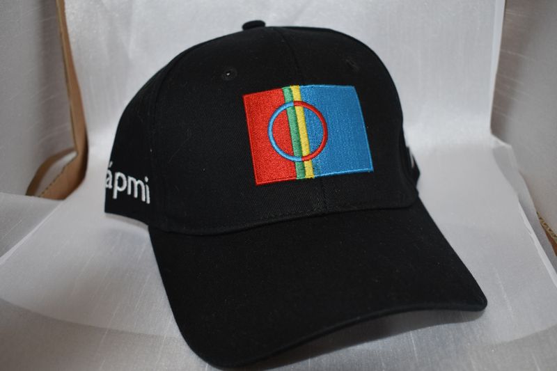 Caps med samiskflagg